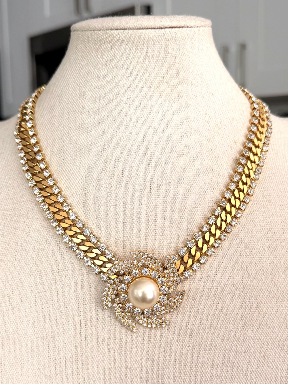 Collectibles by Sue Ellen Gold Tone Rhinestone & Faux Pearl Statement Necklace